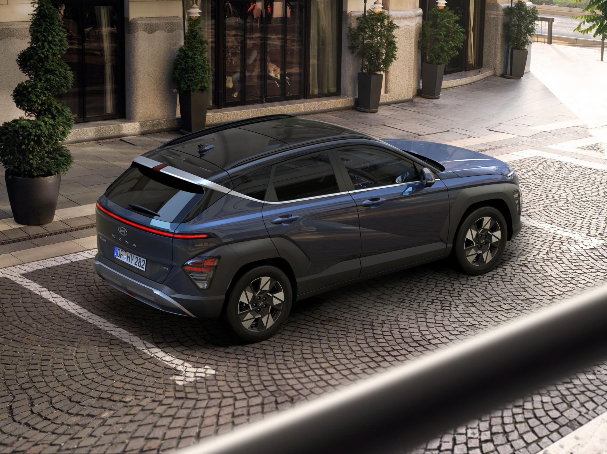 The rear tailgate of the all-new Hyundai KONA Hybrid showing the rear lights.