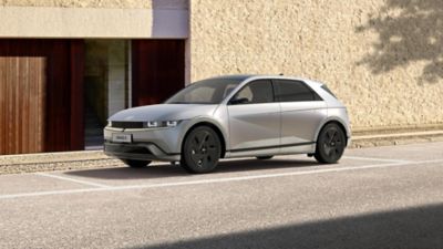 Side view of the Hyundai IONIQ 5 equipped with the Black Package with 19" alloy wheels.