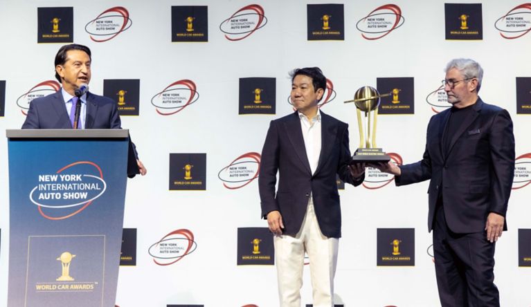 De gauche à droite : José Muñoz, President and CEO of Hyundai Motor Company / SangYup Lee, Executive Vice President and Head of Hyundai & Genesis Global Design / Luc Donckerwolke, Chief Design Officer (CDO) and Chief Creative Officer (CCO) of Hyundai Motor Group