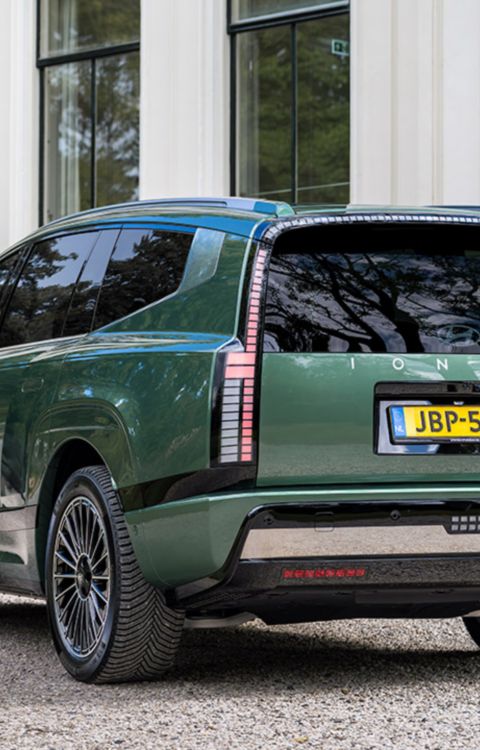IONIQ 9 driekwart achter