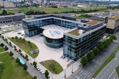 Die Hyundai Deutschland Zentrale in Frankfurt Offenbach aus der Vogelperspektive.