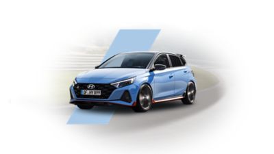 Ein blauer Hyundai i20 N, schräg von vorn aufgenommen.