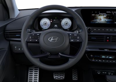 Zbliżenie na kierownicę samochodu Hyundai