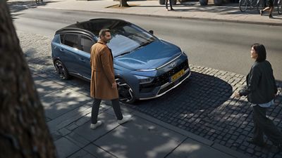 Hyundai BAYON driekwart van voren, geparkeerd