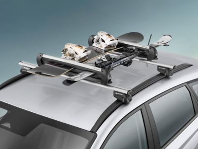 Hyundai BAYON with mounted Ski carrier transport accessory.