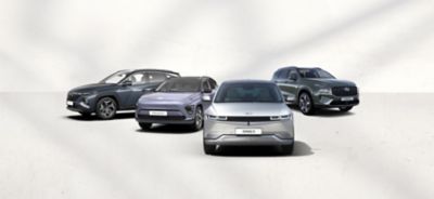  Hyundai KONA Electric Nouvelle Génération, SANTA FE Nouvelle Génération et TUCSON Hybrid garées ensemble.