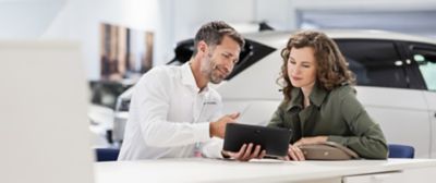 Hyundai Business specialist supporting a fleet customer