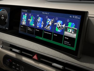  Free display theme download for Hyundai  featuring our robots Atlas and Spot.