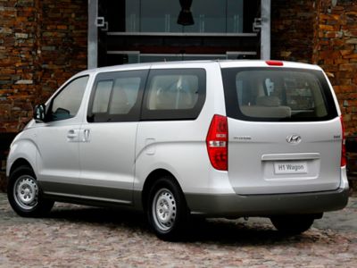 Achterzijde personenbus-uitvoering tweede generatie Hyundai H-1.
