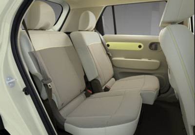 Close-up van de flexibele achterzetels in de nieuwe compacte, elektrische Hyundai INSTER.