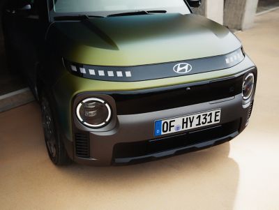 Die Front des Hyundai INSTER Cross in einer Nahaufnahme