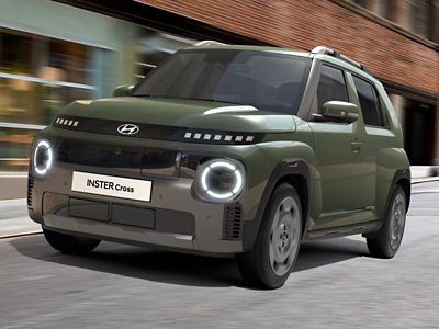 A close-up image of Hyundai INSTER Cross trim driving on the street.