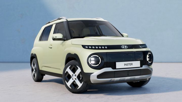 Hyundai INSTER seen from the front 3/4 view of side.