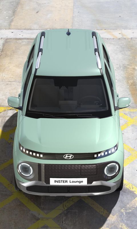 Hyundai Inster Lounge in top front view.