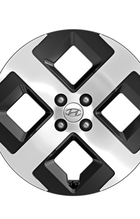 A closeup of the stylish 17" alloy wheels of the Hyundai INSTER small electric car.