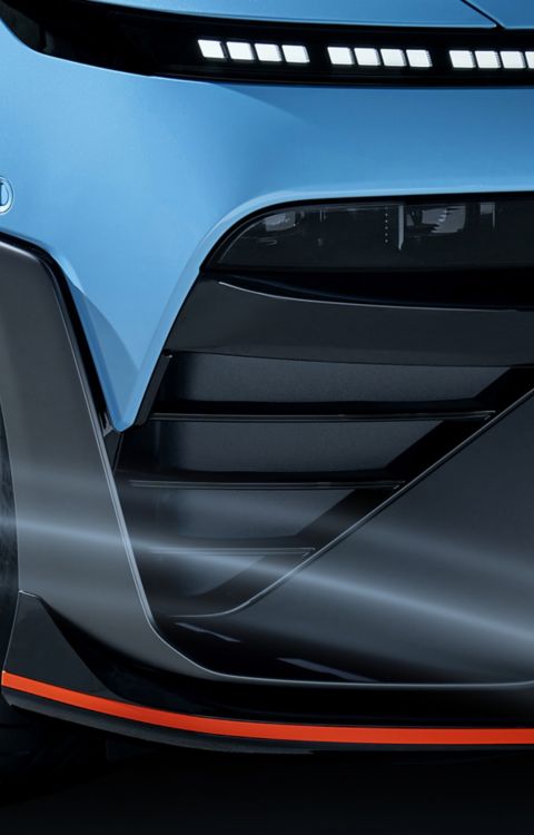 Detailní záběr na přední kolo Hyundai IONIQ 6 N a aerodynamický nárazník s prvky zdůrazňujícími výkon.