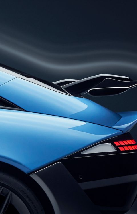 Zadní boční pohled na Hyundai IONIQ 6 N zvýrazňující křídlo spoileru a elegantní aerodynamický design.