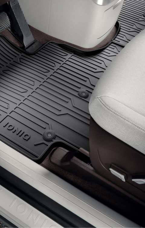 Hyundai IONIQ 9 all weather mat protection accessory.