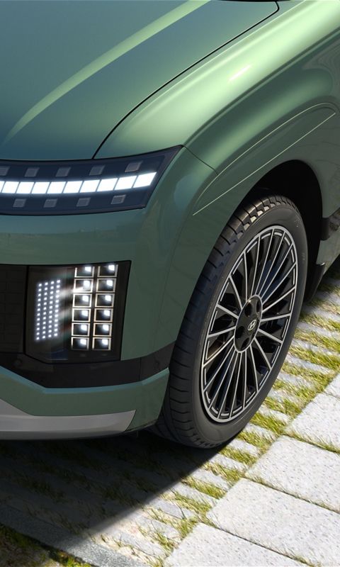  21” alloy wheels on the Hyundai IONIQ 9 electric SUV.