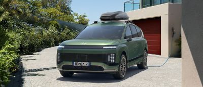 Hyundai IONIQ 9 with mounted Roof box transport accessory.