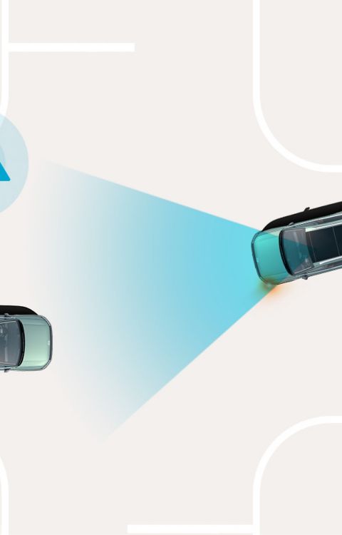 Forward Collision-Avoidance Assist: Hyundai IONIQ 9 warns of a potential collision at an intersection and initiates avoidance support.