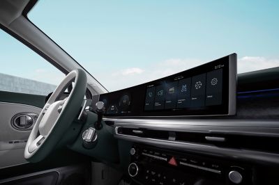 ME_IONIQ9_K4_LHD_INTERIOR_PANORAMIC_CURVED_DISPLAY
