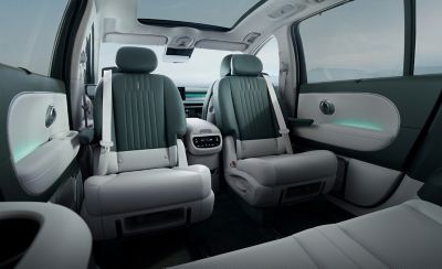 2nd row Swiveling seats facing the 3rd row inside the Hyundai IONIQ 9 electric SUV.