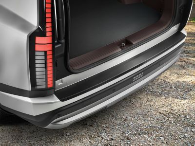 Hyundai IONIQ 9 Accesorio de lámina de protección del parachoques trasero.