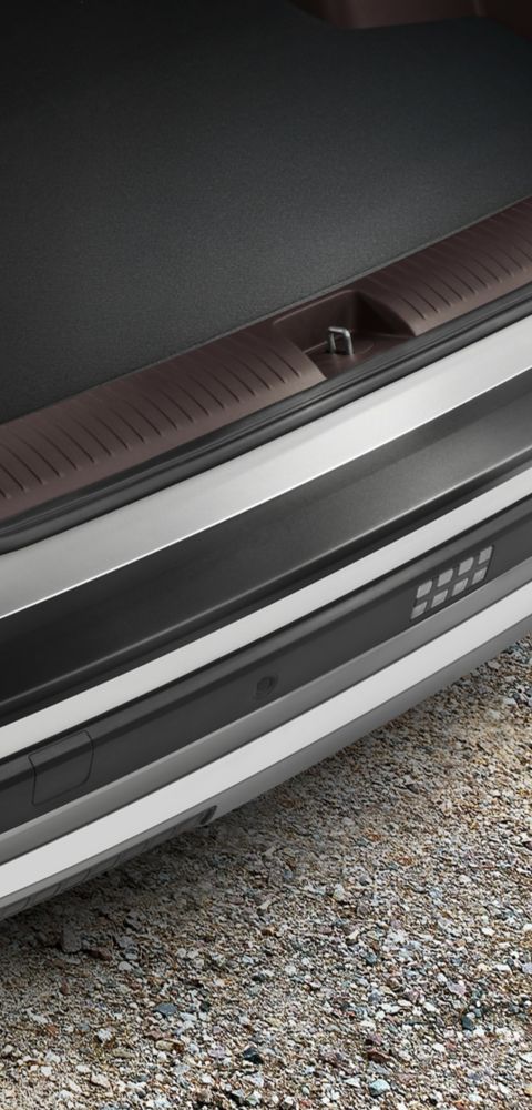 Hyundai IONIQ 9 Rear bumper protection foil accessory.