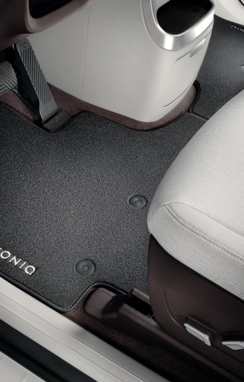 Hyundai IONIQ 9 Textile floor mats protection accessory.