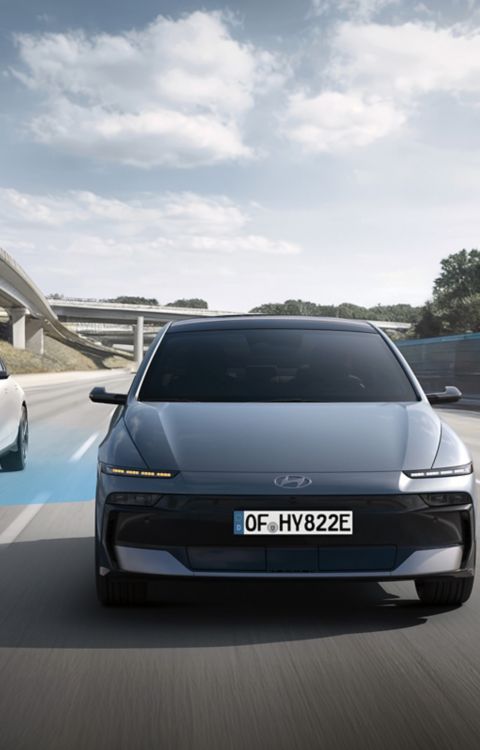 Illustration of Highway Driving Assist 2, the Hyundai IONIQ 6's Level 2 autonomous driving feature.