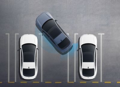 Illustration of Remote Smart Parking Assist 2 with an IONIQ 6 parking between two other IONIQ 6.