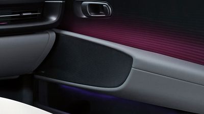 The buttonless slim door of the Hyundai IONIQ 6.