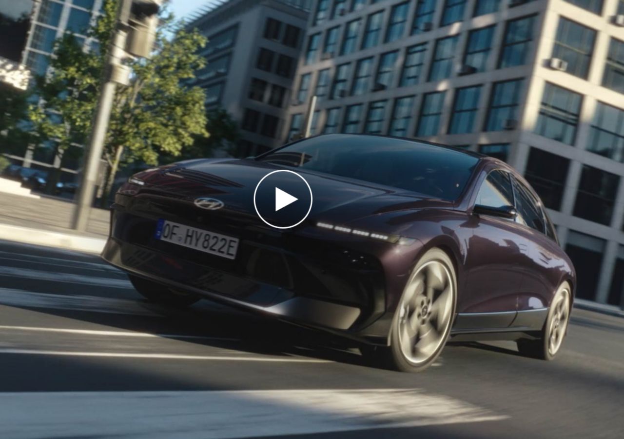 Une vidéo de la Hyundai IONIQ 6 électrique avec une autonomie allant jusqu'à 680 km.
