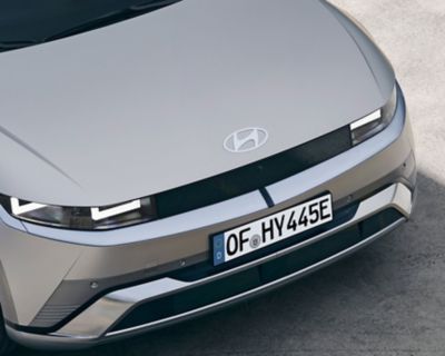 Active air flaps integrated in the front bumper, headlights and Hyundai logo on hood.