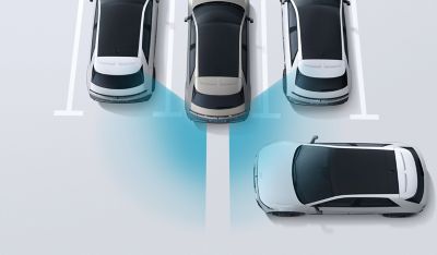 Le Système de surveillance des angles morts Hyundai facilite la sortie d’une place en créneau.