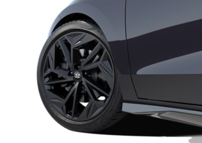 20" lettmetallfelger i matt sort på Hyundai IONIQ 6 Black Edition. Foto.