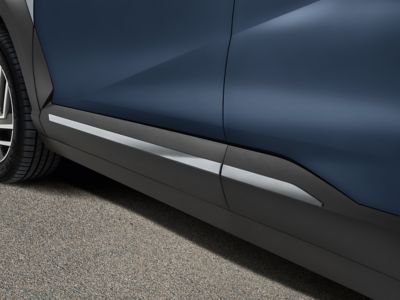 Detailbild: Die Seitenzierleisten eines Hyundai KONA Elektro.