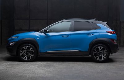 Boční pohled na novou Konu v barvě Surfy Blue.