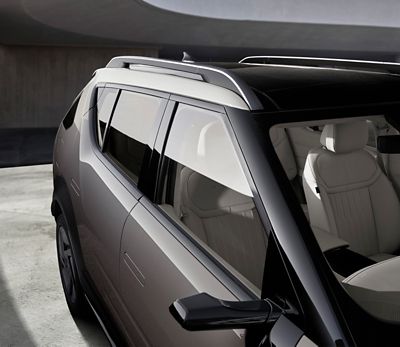 Close up image of the bold lines and structured grooves of the design of the Hyundai NEXO.	
