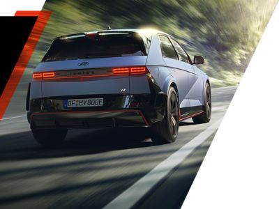 Mechanik v depe kontrolujúci pneumatiku Hyundai KONA N.