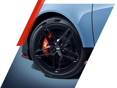Hyundai N 20” forged lightweight alloy wheel with Pirelli P-Zero tyres.