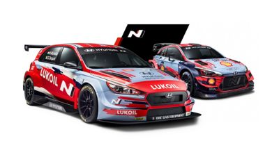Immagine di Hyundai i20 WRC e i30 TCR su sfondo con logo N