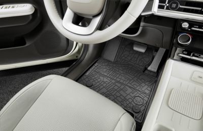 All-weather mat in voetenruimte bestuurder Hyundai SANTA FE.