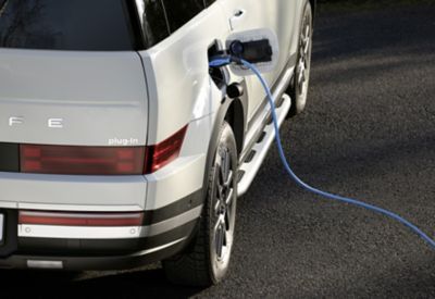 Câble de charge, Mode 3, pour la charge rapide, branché sur Hyundai SANTA FE PHEV.