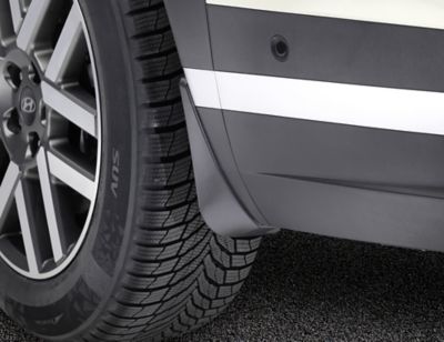 Mudguard accessory protecting the underbody, sill and door of the Hyundai SANTA FE.