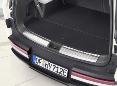 Protections de seuil de coffre en métal sur le coffre ouvert du SANTA FE Plug-in Nouvelle Génération