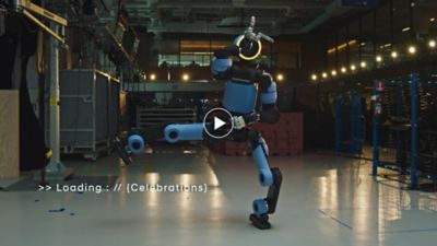 The video of Dynamics humanoid robot, Atlas learning to play football.