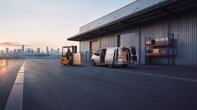 Hyundai STARIA Cargo supporting fleet logistics, warehousing, and urban deliveries.