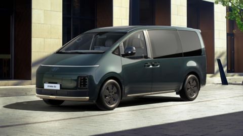 Hyundai STARIA Electric VIP front three-quarter exterior view.